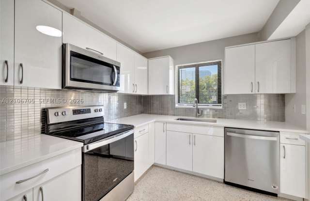 2190 NE 51 ST Court Gallery 2