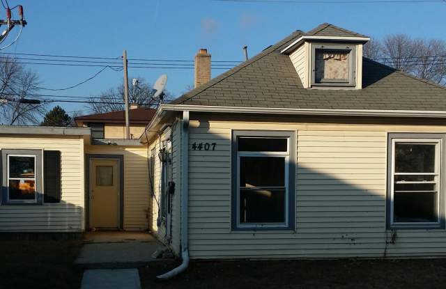 2BR SINGLE FAMILY IN HANDY LOCATION, PARKING, HUGE FRONT YARD, AFFORDABLE photos photos