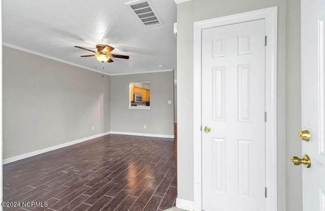 300 Streamwood Drive Gallery 3