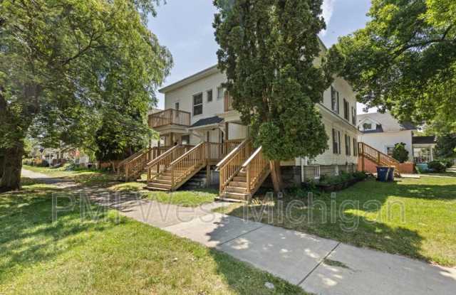 1057 Pine Ave NW photos photos