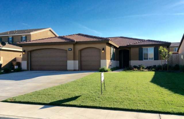 4+2 - Near McKee Rd and Mountain Ridge in Southwest Bakersfield - $2600 + $2600 Deposit photos photos