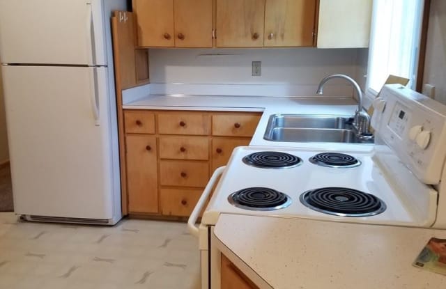 1002 3rd Avenue NW - 1002 3rd Ave NW, Mandan, ND 58554