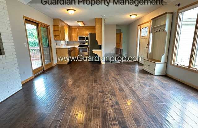 South West Bloomington Single Family Home, 3 Baths, 2 Car Garage, Dishwasher, Office photos photos