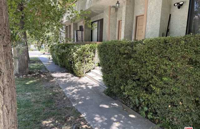 4260 Cedros Ave photos photos