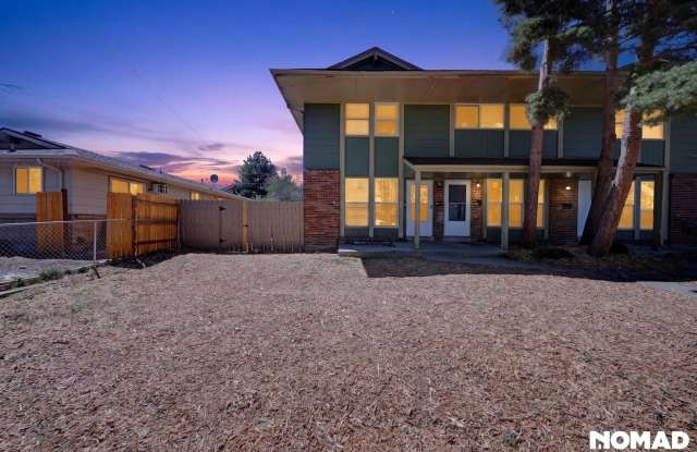Charming NEWLY REMODELED 4BR Duplex in Aurora photos photos