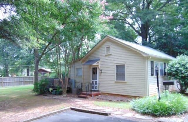 2613 1/2 Providence Road - 2613 1/2 Providence Rd, Charlotte, NC 28211