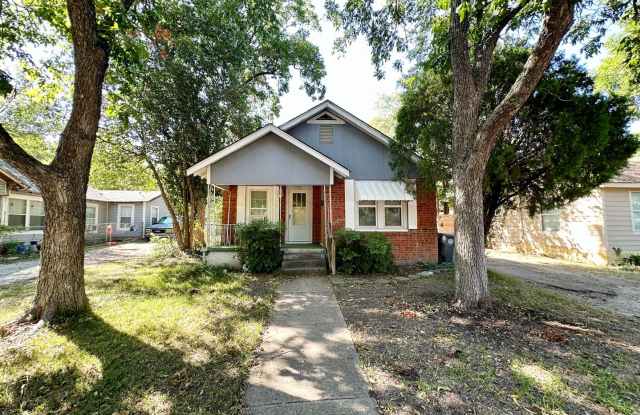 *** Accepting Housing ***Charming 2/1 | Additional living room or a 3rd bedroom| Move-In Special Gallery 3