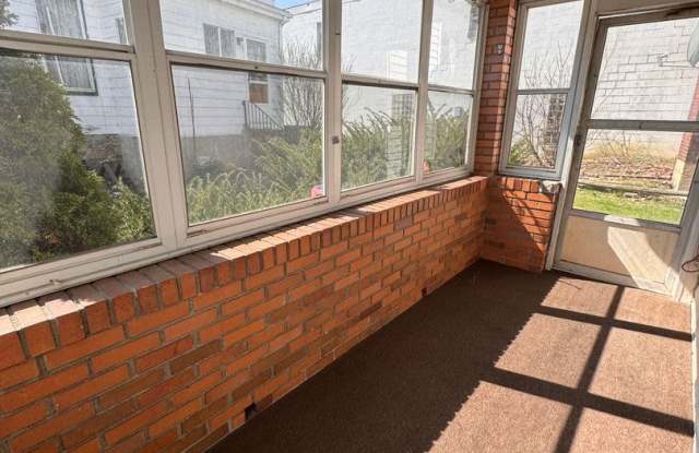 3 Bedroom House for Rent - Minutes from Seton Hill! Gallery 4