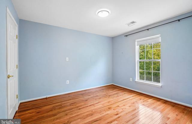 13137 THRIFT Lane Gallery 3