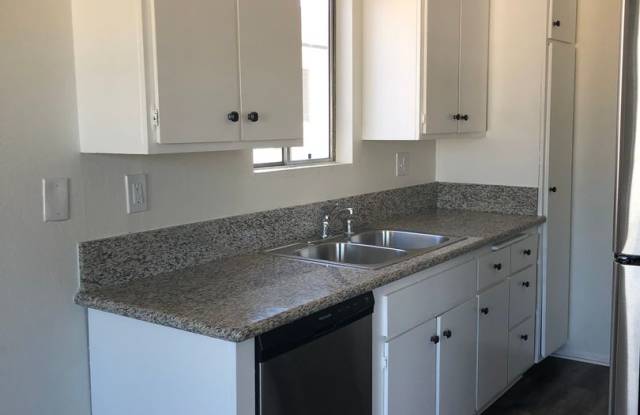 4338 Mammoth Ave Apts Gallery 4
