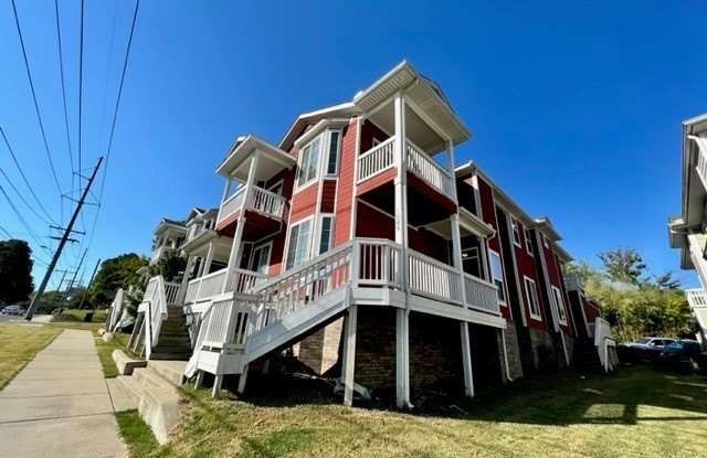 1049 N Leverett Avenue photos photos