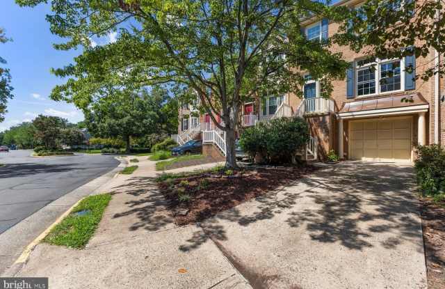 5142 WOODFORD Drive Gallery 1