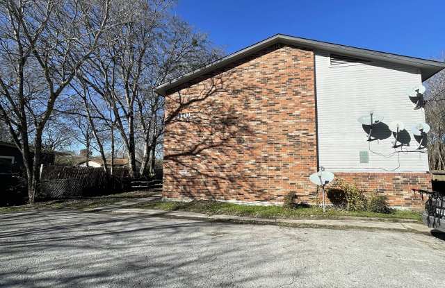 1101 Bois D'Arc Street - A Gallery 2