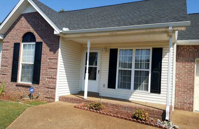One LEVEL Home for Lease 3 Bedroom 2 FULL Bath Home with Garage near Downtown Nashville! - 3417 Harbor Hill Place, Nashville, TN 37214