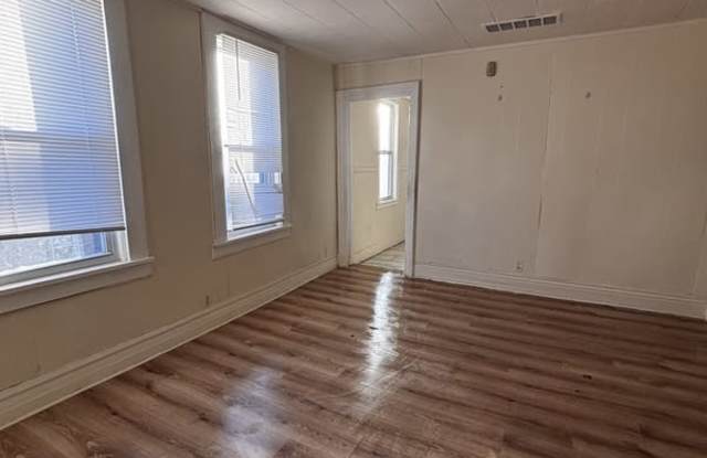 228 Adams St., Apt #2 Gallery 3