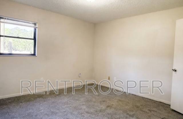 1150 S De Leon Ave Gallery 3