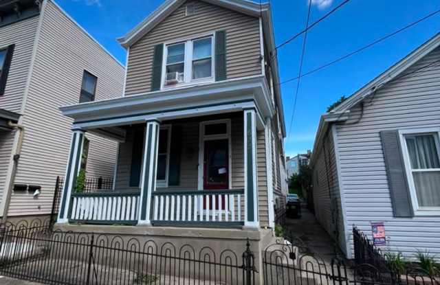 622 W 12th photos photos