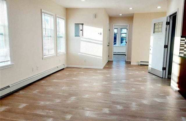 42 E Hawthorne Avenue - 42 East Hawthorne Avenue, Valley Stream, NY 11580