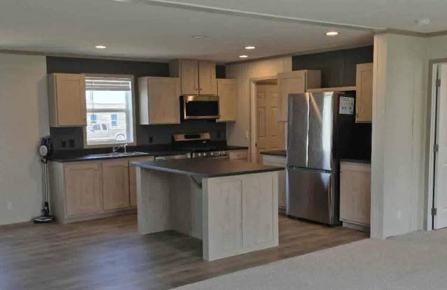 415 NW Poplar Ave photos photos