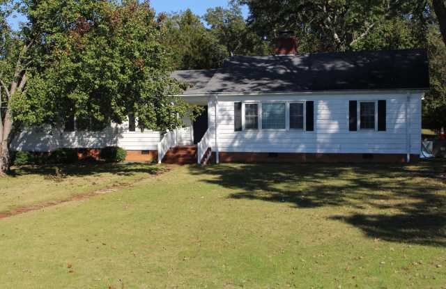 3 Bed/2 Bath Home Right Next to Walker Golf Course! photos photos