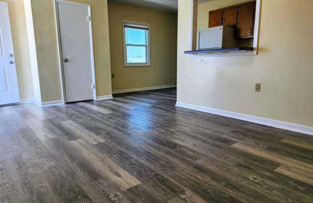 5230 Beach Dr - 5230 Beach Drive, Lower Grand Lagoon, FL 32408