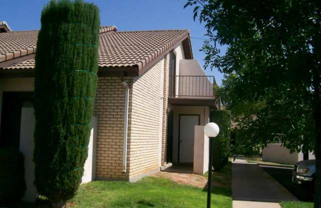 Town Oaks Town Home Gallery 4