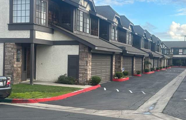 Charming 3-Bed/2.5-Bath Townhome with 2-Car Garage in Garden Grove Gallery 4
