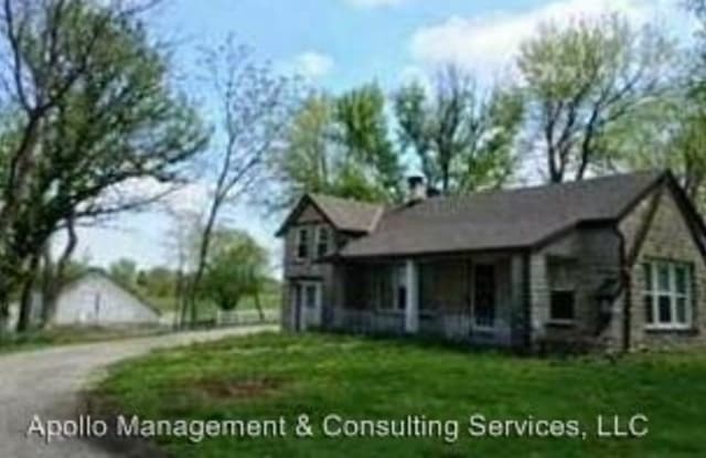 11919 North Robin Hood Lane - 11919 N Robinhood Ln, Kansas City, MO 64164