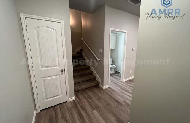 New Beginnings Start with AMRR: 3 Bedroom 3.5 Bath Townhome for Small Family and Students! Gallery 3
