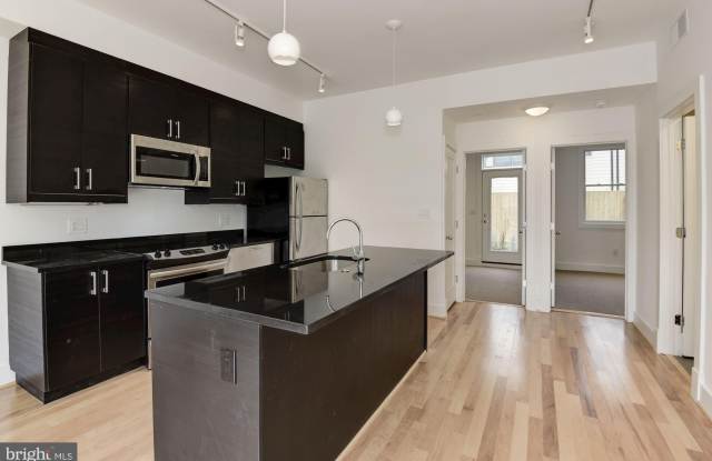 729 HOBART PLACE NW Gallery 2