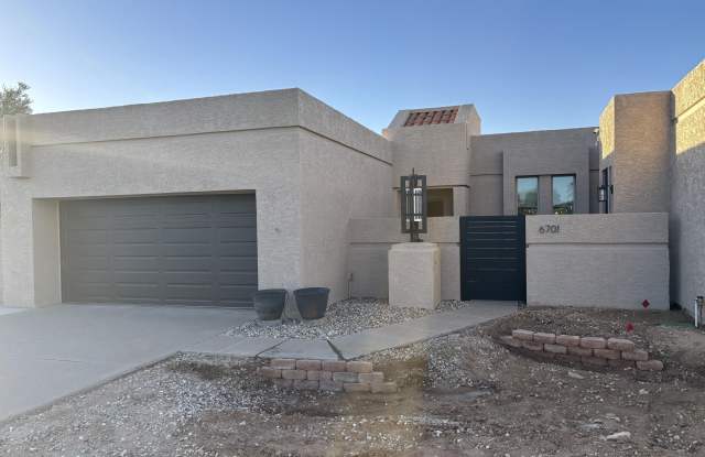 6701 E KELTON Lane Gallery 1