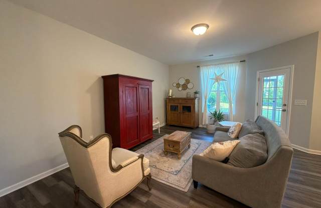 142 Walking Path Place Gallery 3