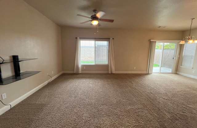 Beautiful 3 bedroom 2 bath home in Red Bluff near Schools & Shopping Gallery 4