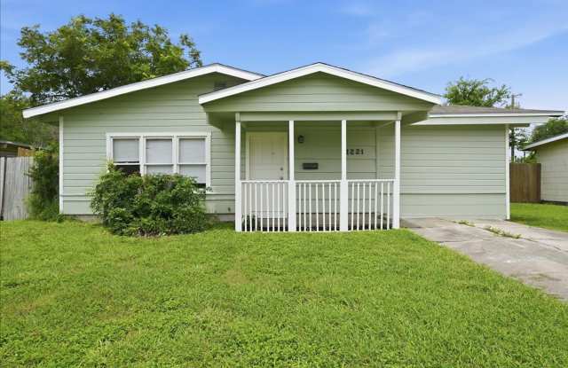 Updated 4-Bedroom Home for Rent in South Side Corpus Christi Gallery 1