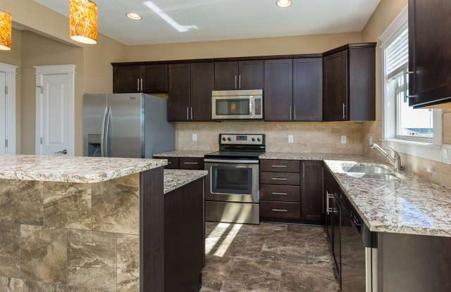 Gorgeous 4 Bed Home! Gallery 4
