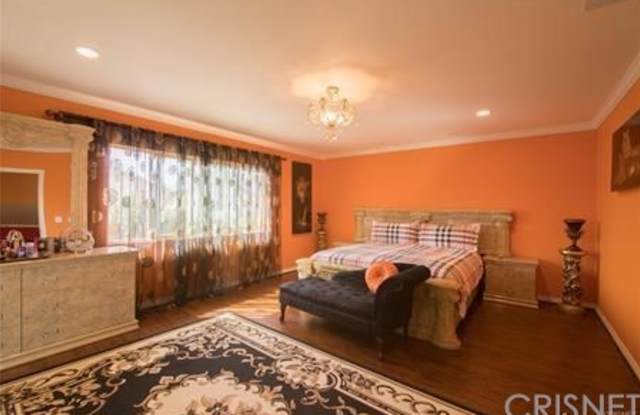 15728 Leadwell Street Gallery 4