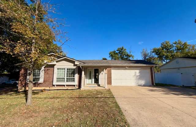 4-Bedroom 2-Bathroom w/ 2 Car Garage ! Gallery 3