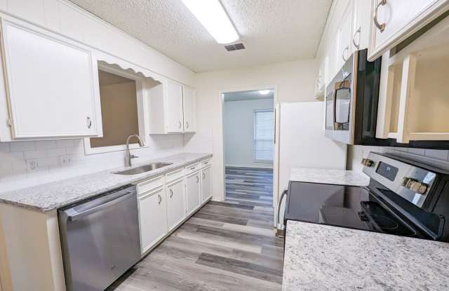 Newly Remodeled 3 bed/ 2 bath home in Country Place photos photos