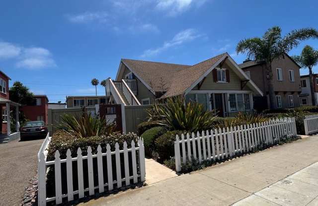 Upstairs one bedroom available now on Emerald between Cass and Bayard photos photos