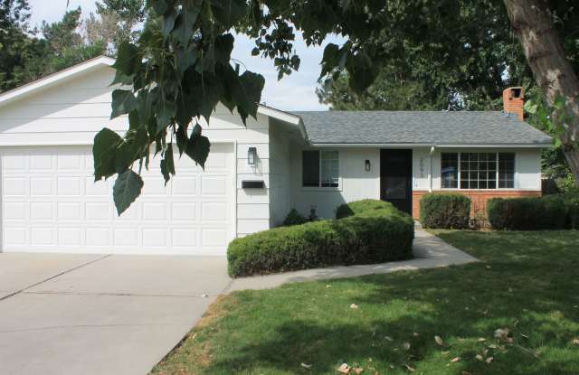 Love the area you live ! Manitou Park area in South Boise Village! photos photos