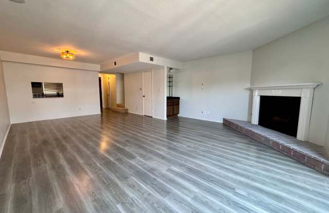 Light and Bright Townhouse-style condo in Prime Sherman Oaks photos photos