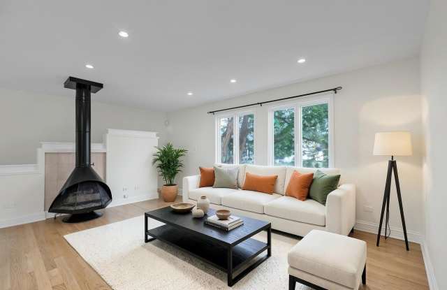 608 Inverrary Lane Gallery 3