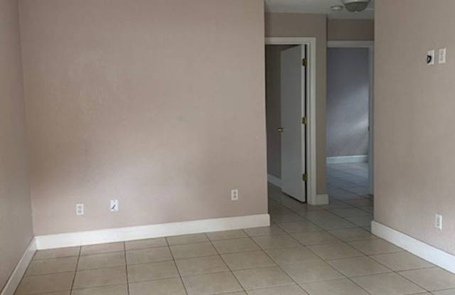 Schedule showing  -2/1 single family , fenced in yard Gallery 4