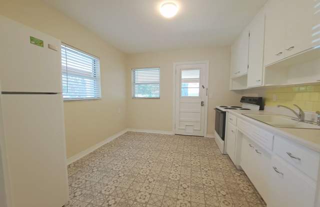 Don't miss this lovely 2 Bedroom / 2 Bath Home for Rent in Lakeland, FL! Gallery 3