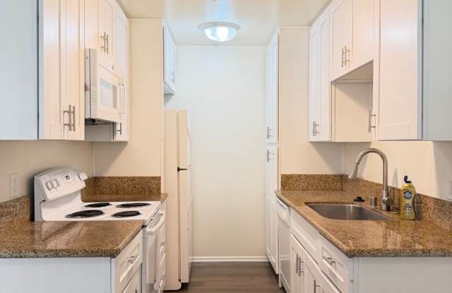 *Spacious 1 Bedroom in La Jolla!* Gallery 3