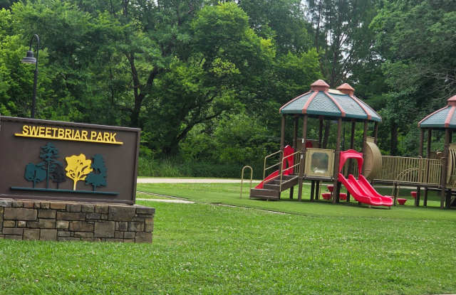 Golf Course Views & Trailside Living! Charming 2 Bed, 1.5 Bath Condo Near Sweetbriar Park! Gallery 3