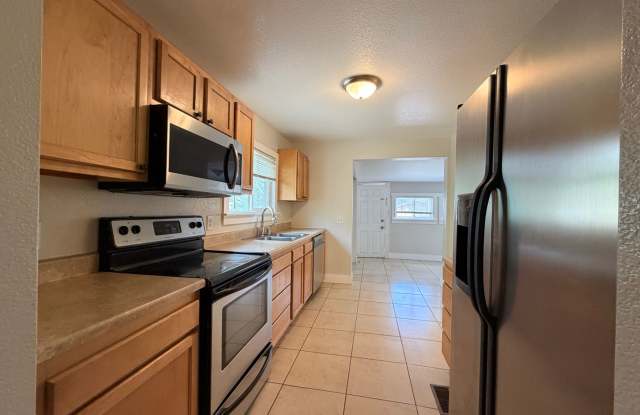 Charming 2BR/1BA With Den AND Garage! Updated 1/2 Duplex near Sloan's Lake & Perry St Light Rail! Gallery 3