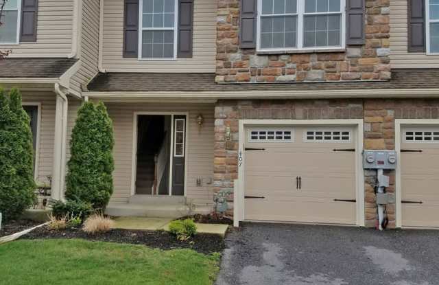 Attractive  Spacious 3 Br 2.5 Bath w/ Garage | Maintenance Free photos photos