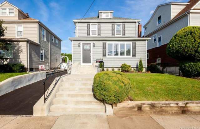 310 Columbus Parkway - 310 Columbus Parkway, Mineola, NY 11501