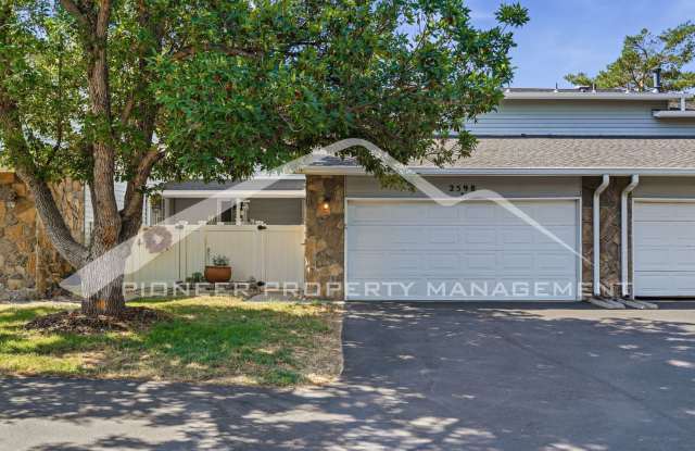 Stunning Townhouse with Washer/Dryer and Central AC photos photos